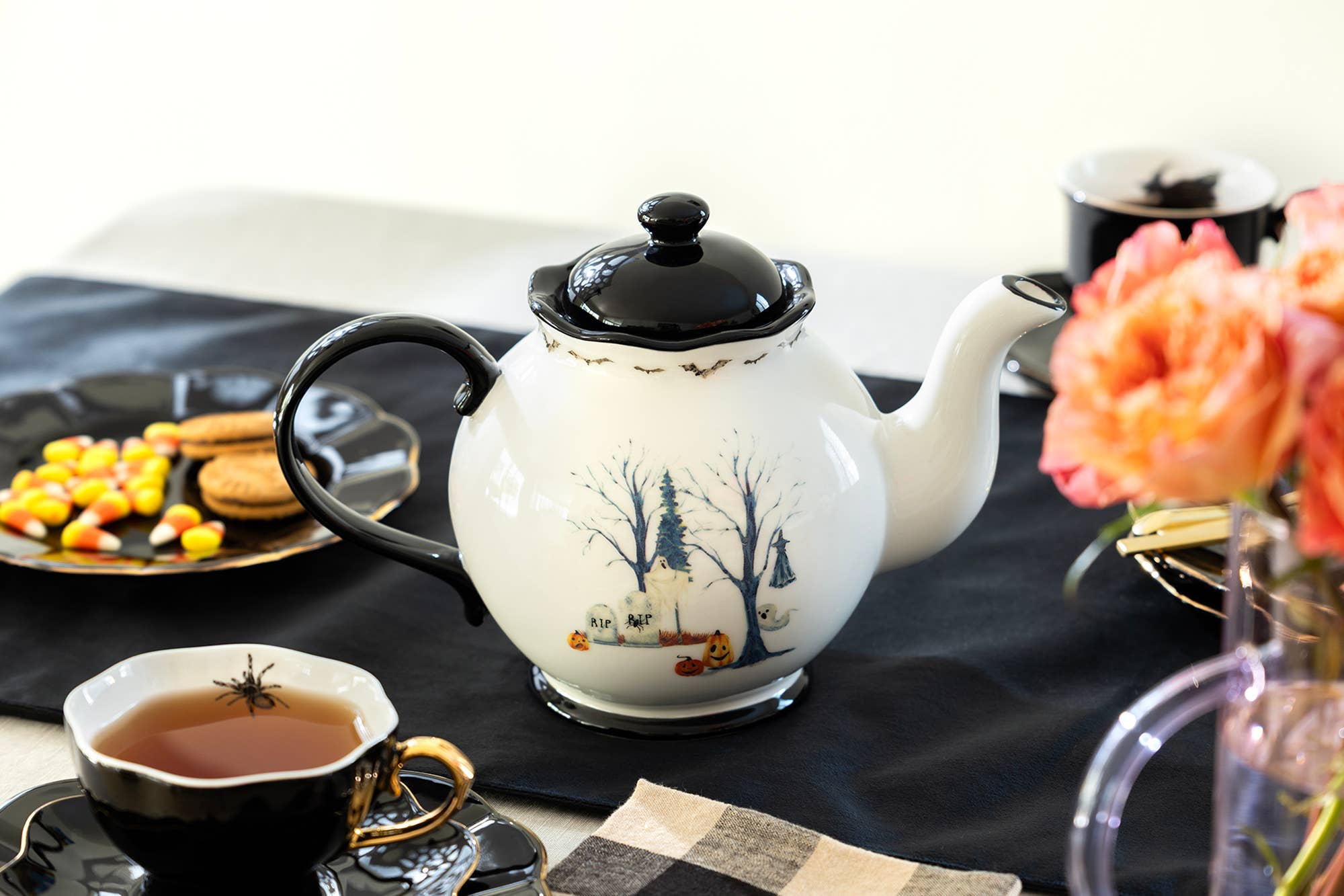 Halloween Haunted House 40oz Teapot