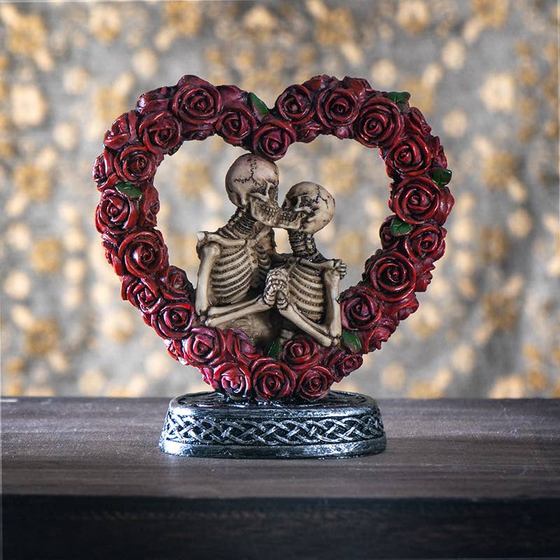 Love Never Dies Couple Heart Roses