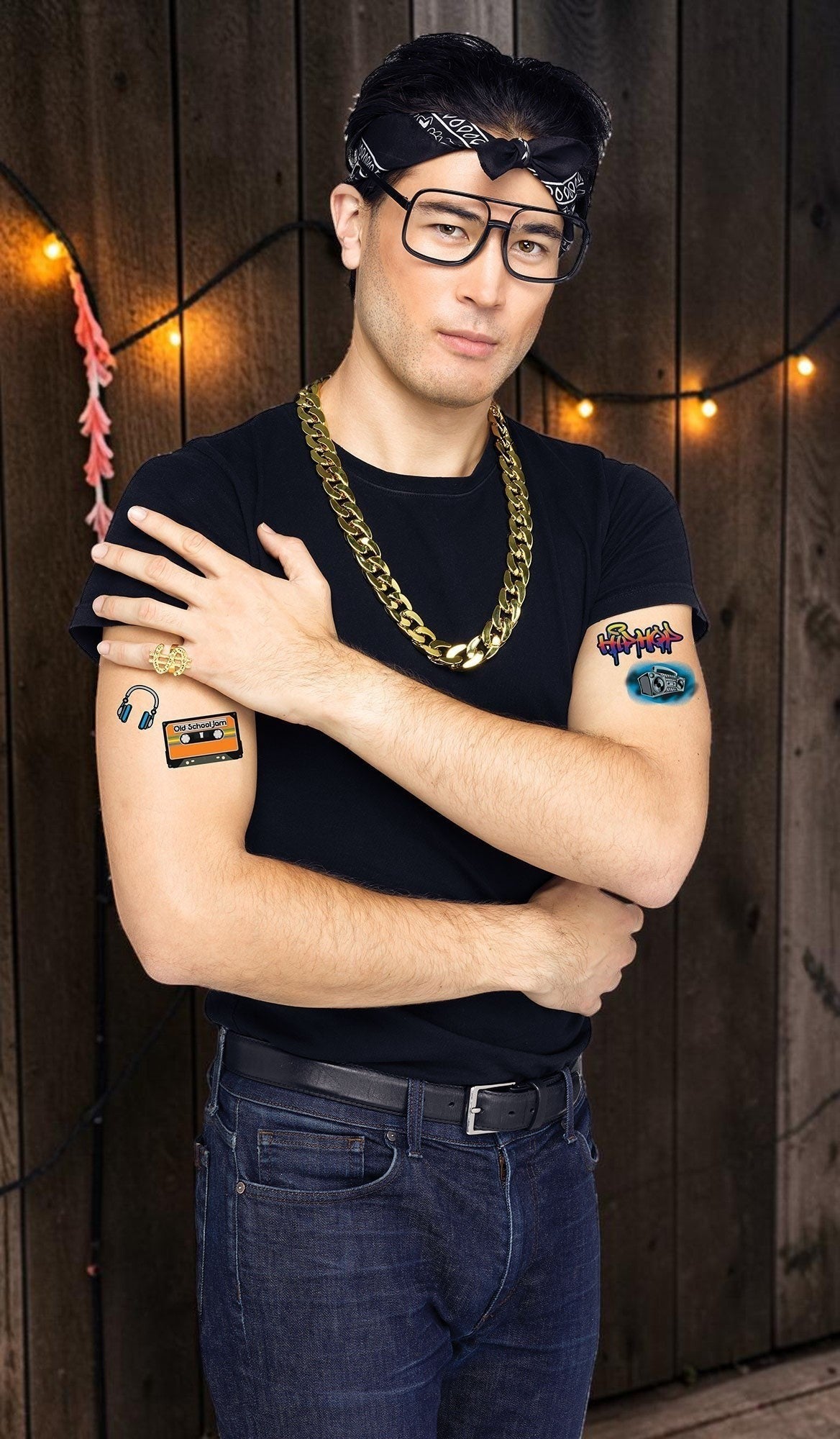 Halloween-Emporium 90s rapper costume kit featuring a black bandana, thick gold chain, ring, and temporary tattoos.
