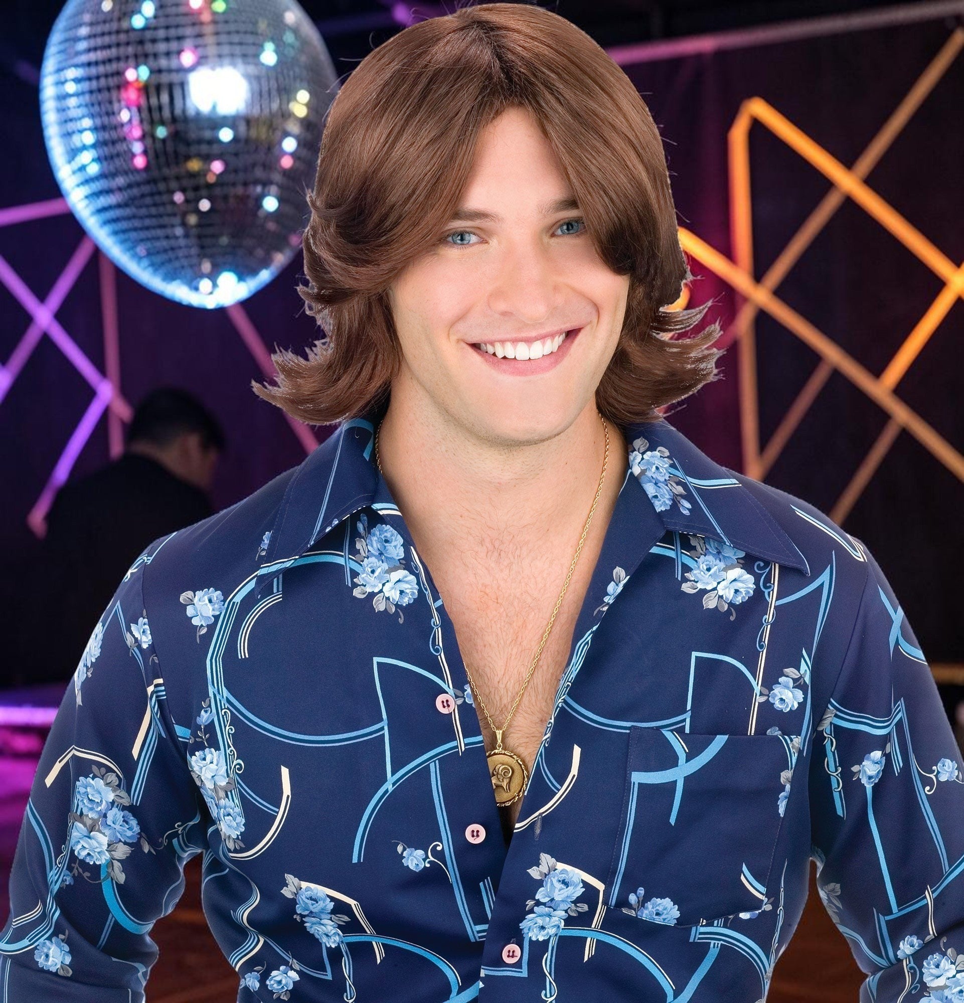 Halloween-Emporium brown 70s feathered wig worn by a smiling man in a blue floral disco shirt