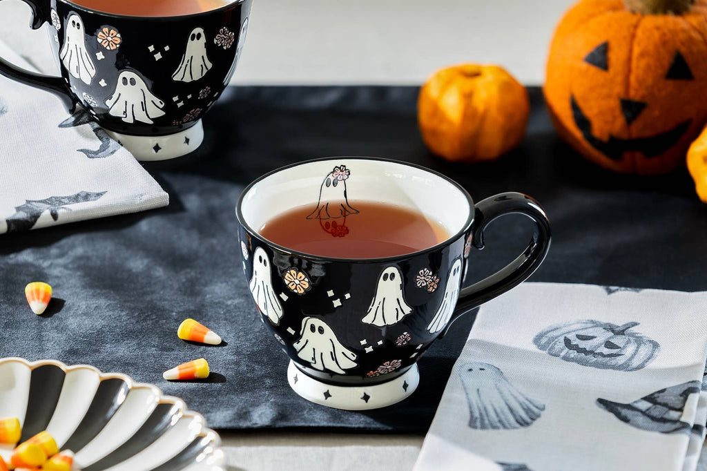 Halloween-Emporium ceramic latte mug with white ghost and floral crown pattern on a black background