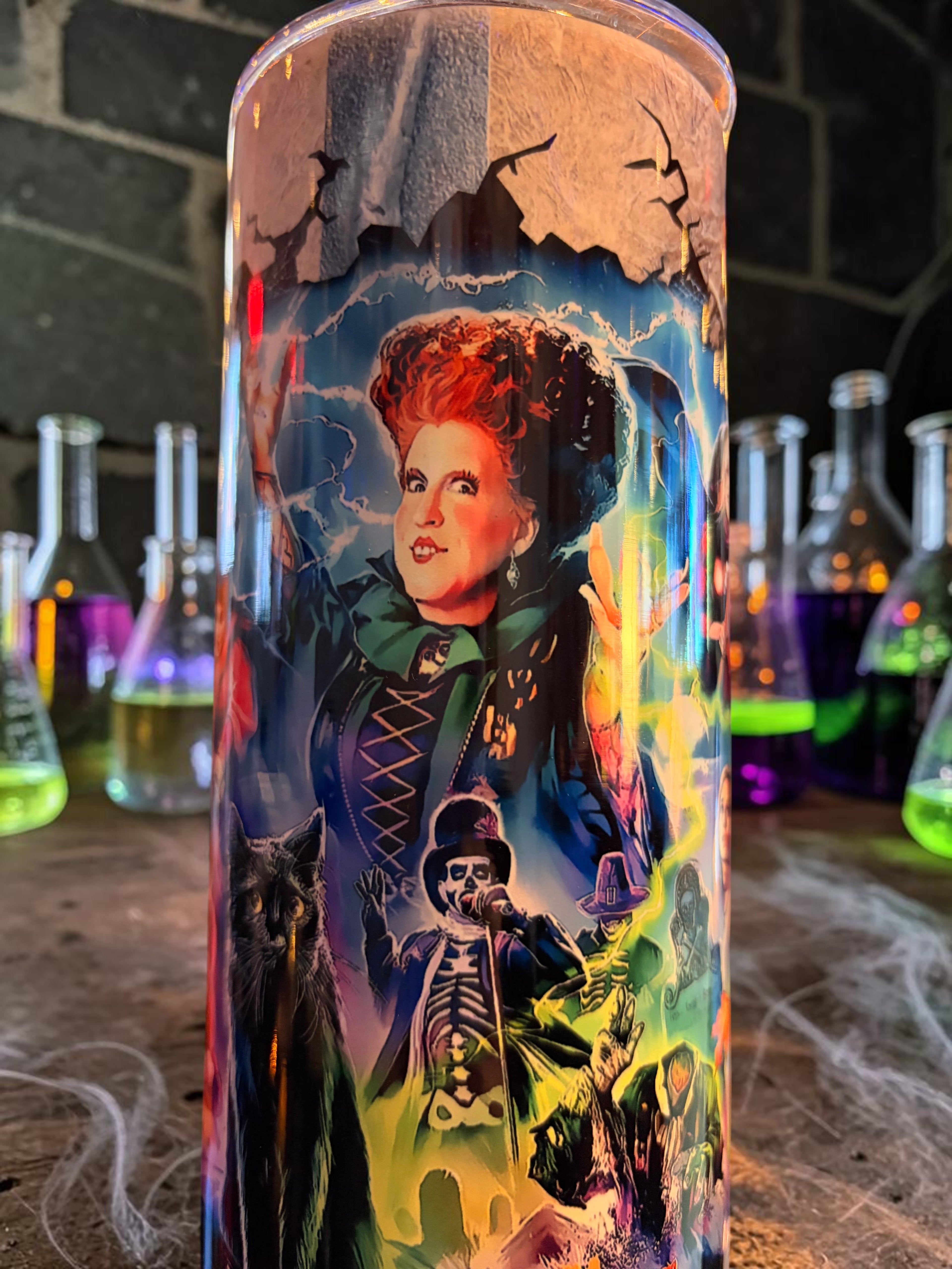 Halloween-Emporium 30oz tumbler featuring a vibrant Hocus Pocus character print with a reusable metal straw