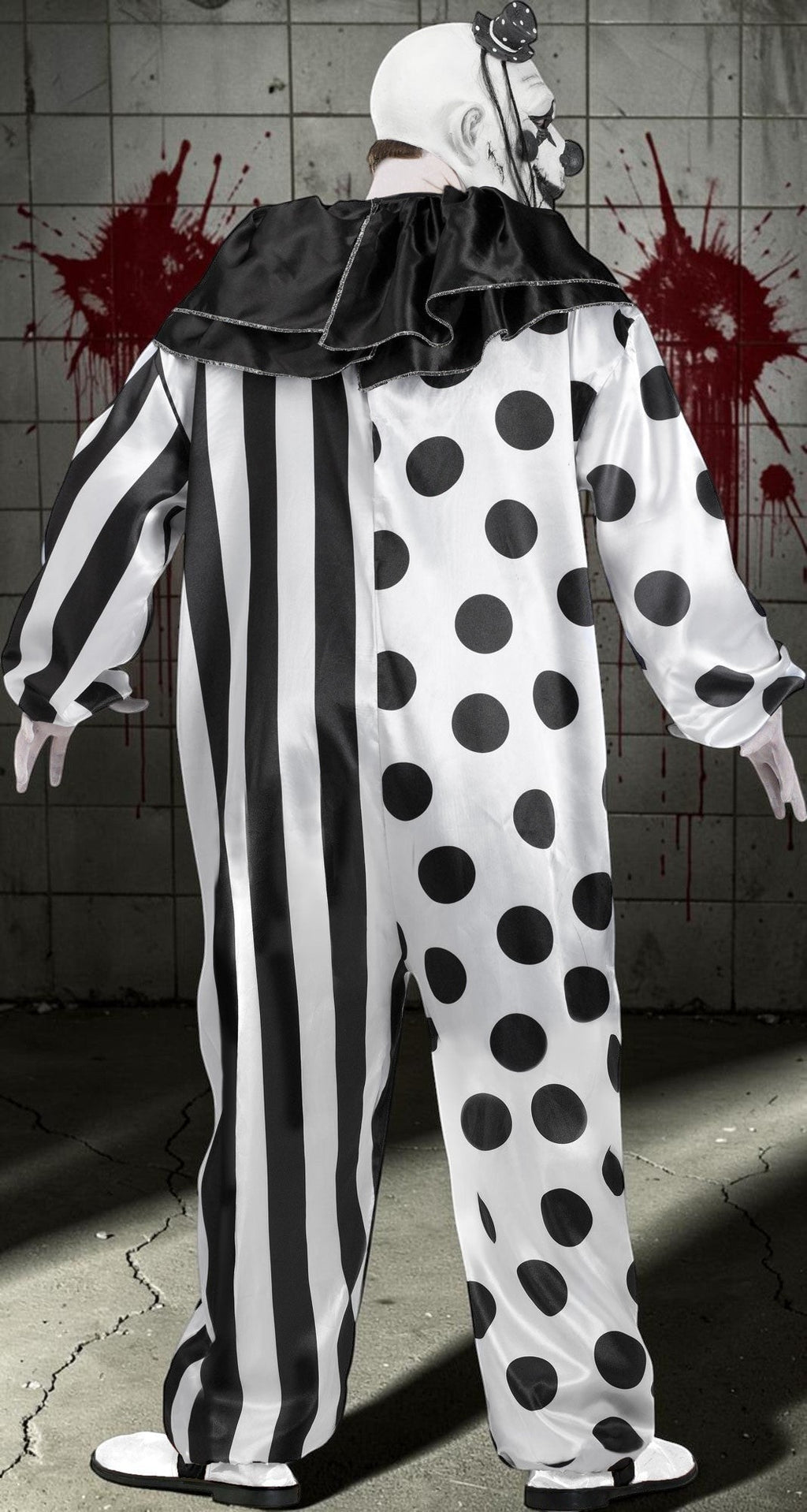 Halloween-Emporium killer clown costume featuring a black and white split-pattern jumpsuit with ruffles and latex mask