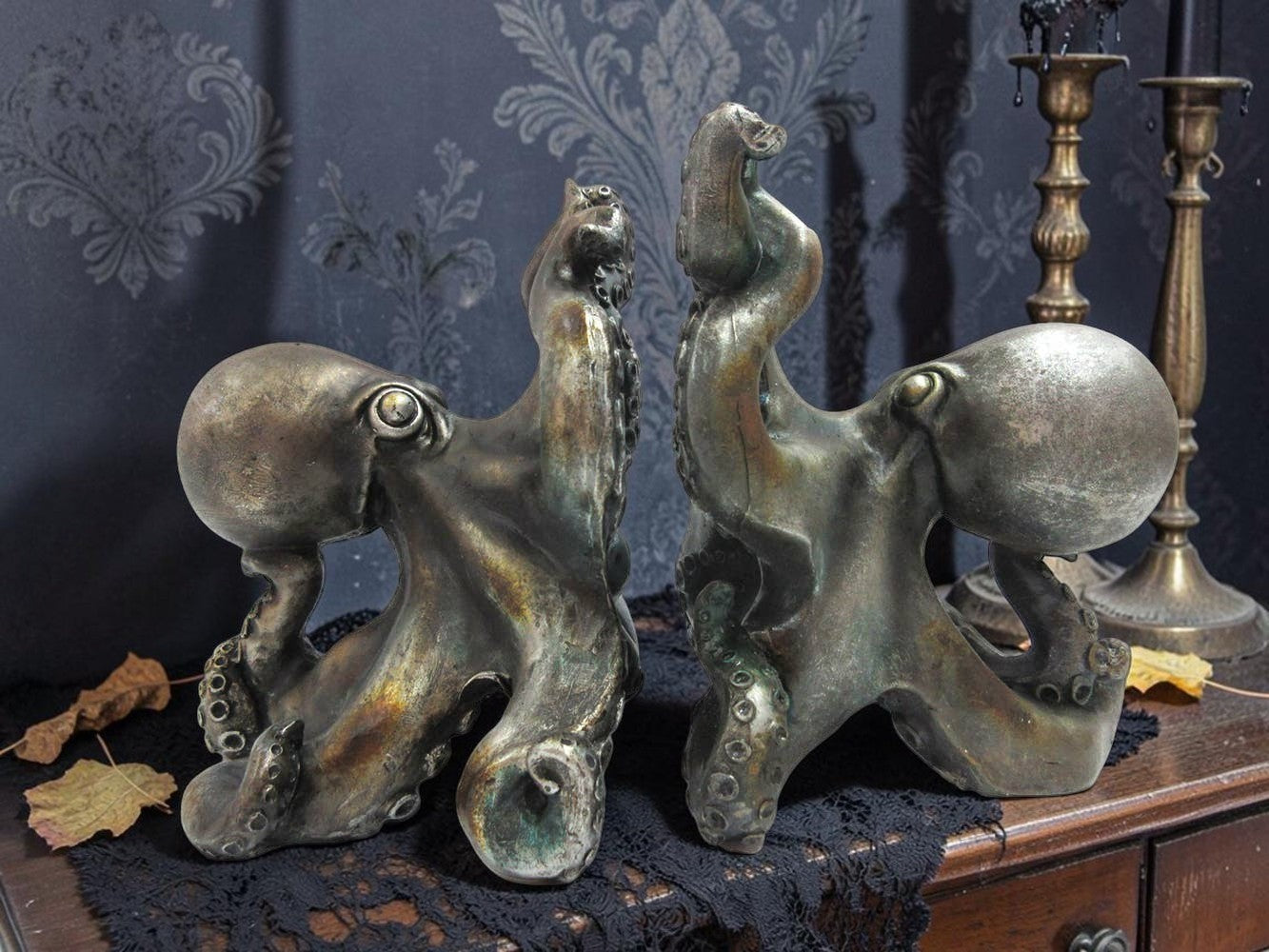 Halloween-Emporium weathered bronze-tone octopus figurine bookends with intricate tentacle details on a dark shelf.