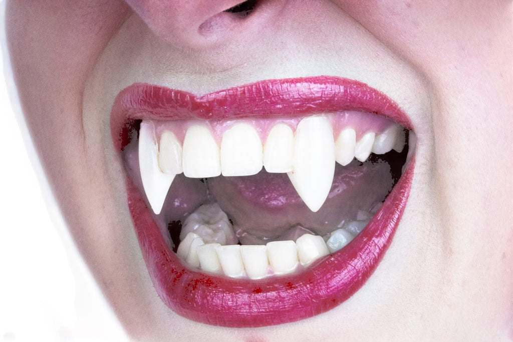 Halloween-Emporium Scarecrow Regular Deluxe vampire fangs worn on upper teeth for a realistic costume effect