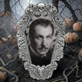 Halloween-Emporium Vincent Price enamel pin featuring a silver gothic frame with skull and bat details.