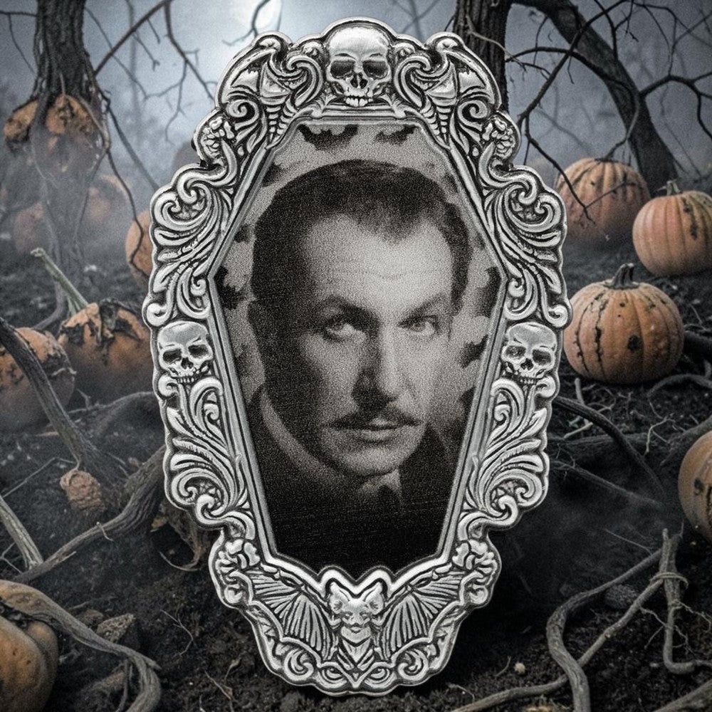 Halloween-Emporium Vincent Price enamel pin featuring a silver gothic frame with skull and bat details.