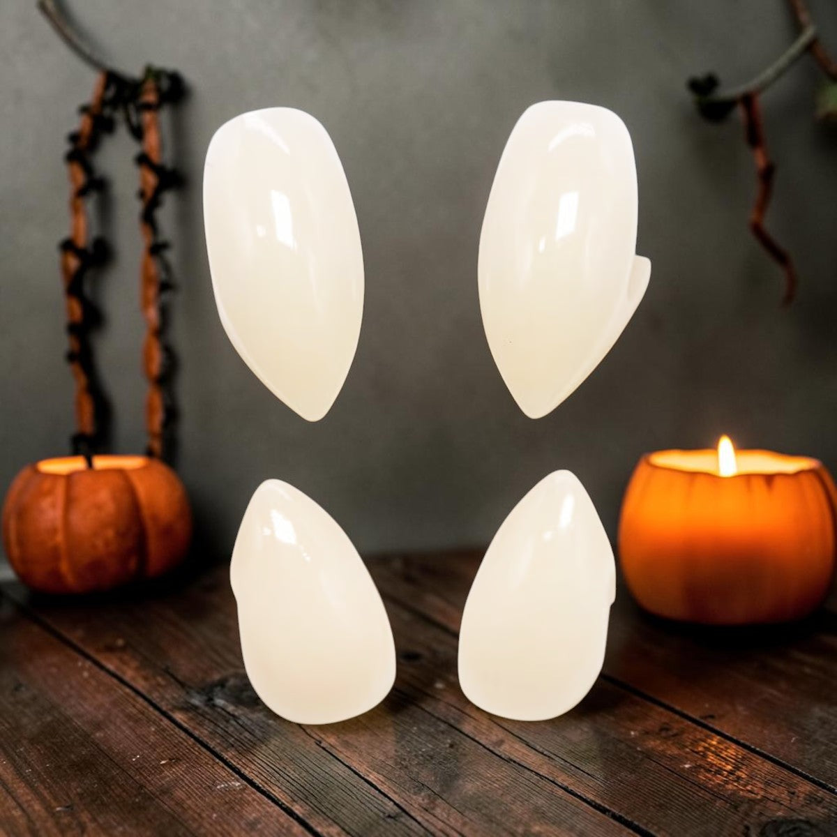 Halloween-Emporium Scarecrow Werewolf Deluxe custom fang caps in natural off-white, featuring two pairs for realistic wear.